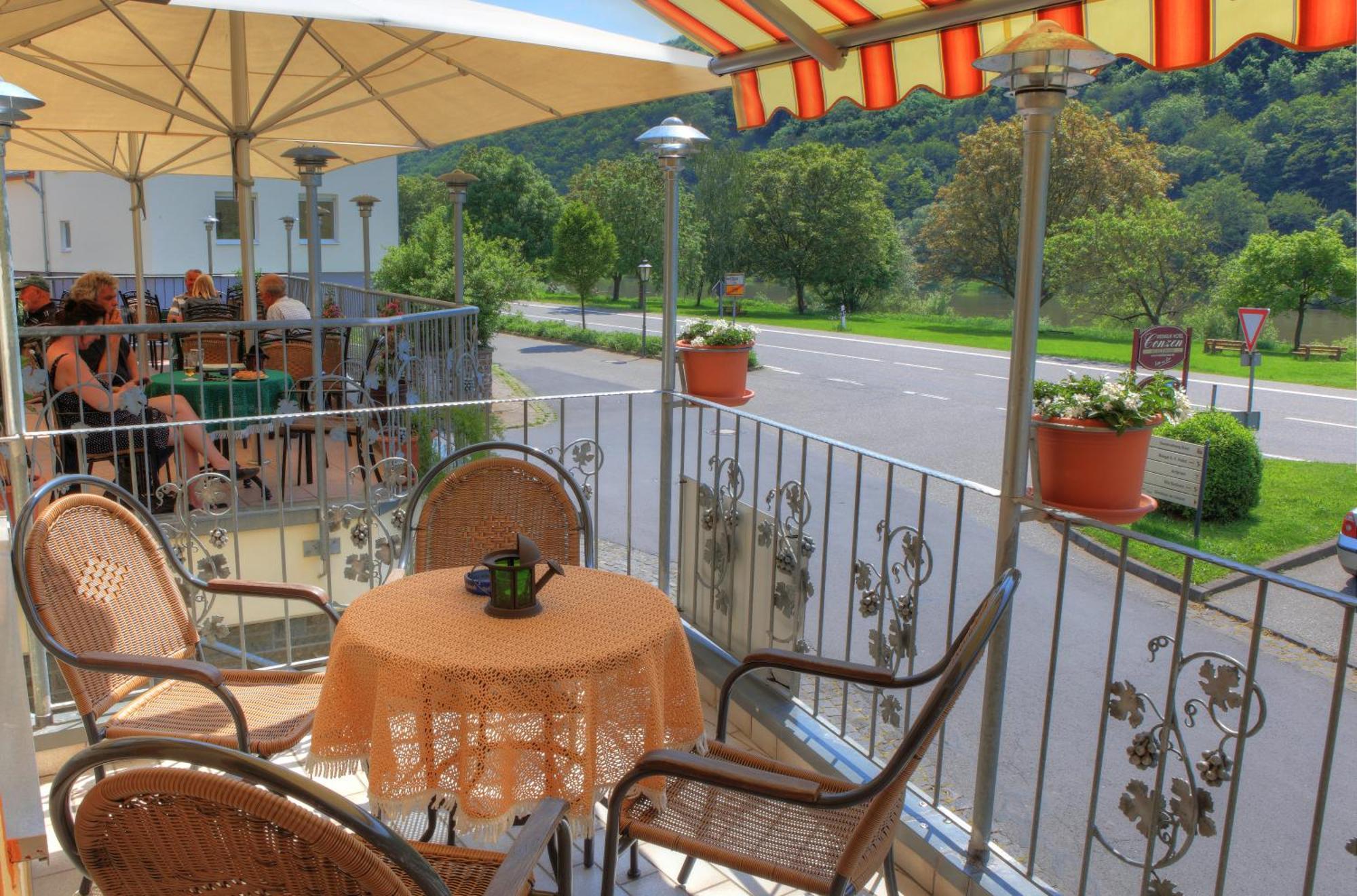 Hotel Moselterrasse Едіґер-Еллер Екстер'єр фото